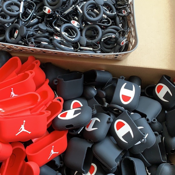 AirPod cásese for pros and Regular AirPod - Picture 4 of 4